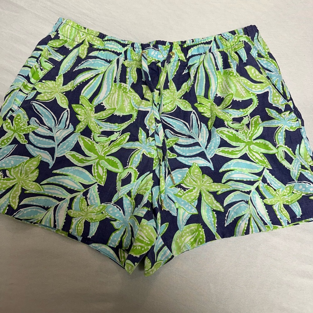 NWT Lilly Pulitzer Blue and Green Tropical Print Shorts